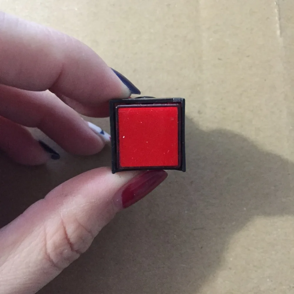 2 ชิ้น DC 12V หมวกสี่เหลี่ยมสีแดงไฟแสดงสถานะสัญญาณอุบัติเหตุ