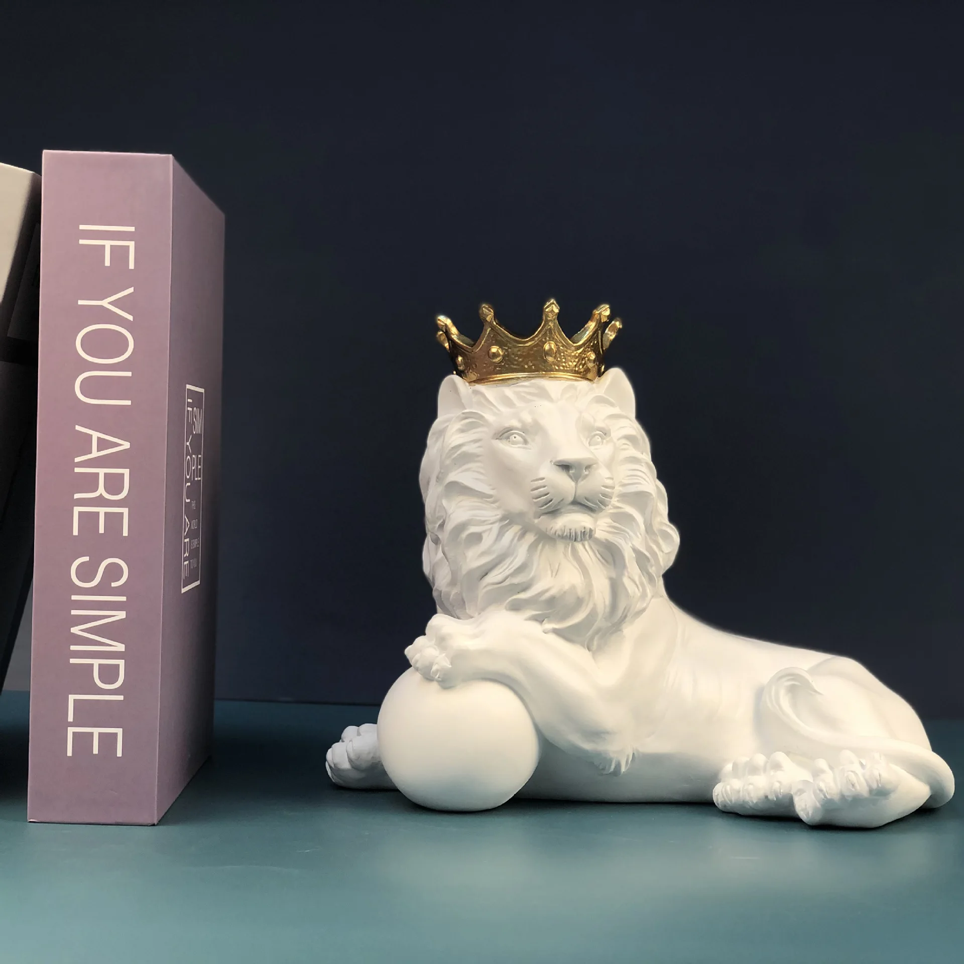 Nordic Crown Lion Desktop Resin Crafts Home Decoration Light Luxury Living Room Ornament Animal Sculpture White Lion Handicraft