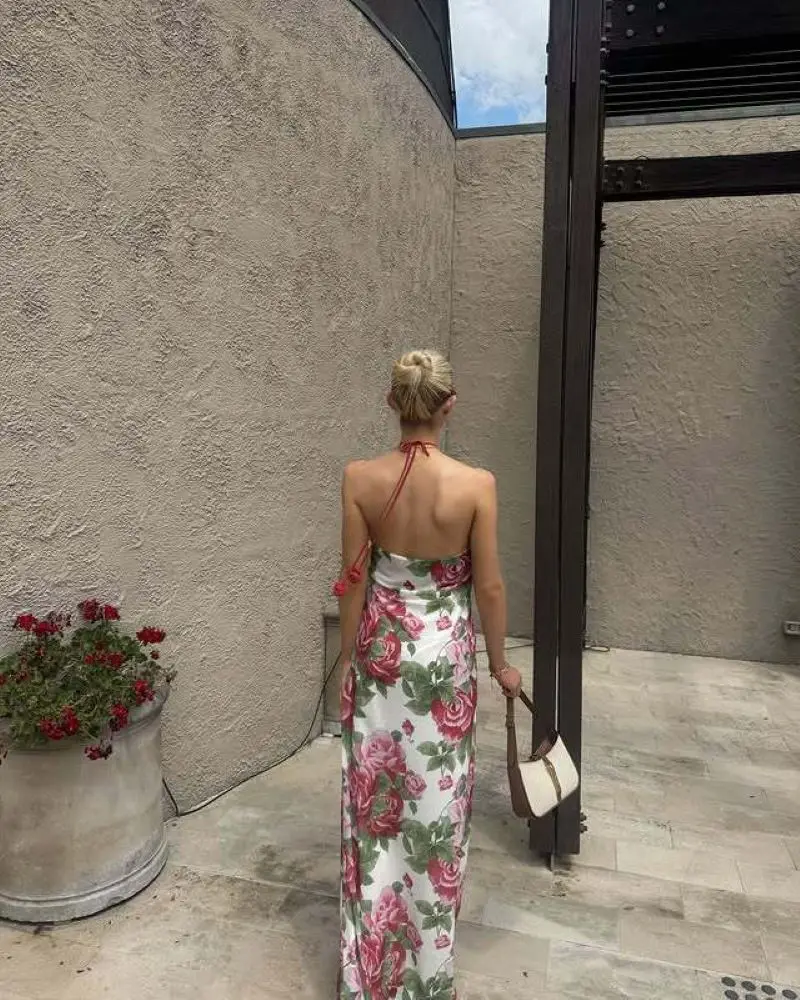 Elegancka długa sukienka maxi z kwiatowym nadrukiem, na ramiączkach, bez rękawów, z odkrytymi plecami, czerwona, damska, idealna na lato 2025, na wieczorne przyjęcia, do kurortu, na plażę, nowość.