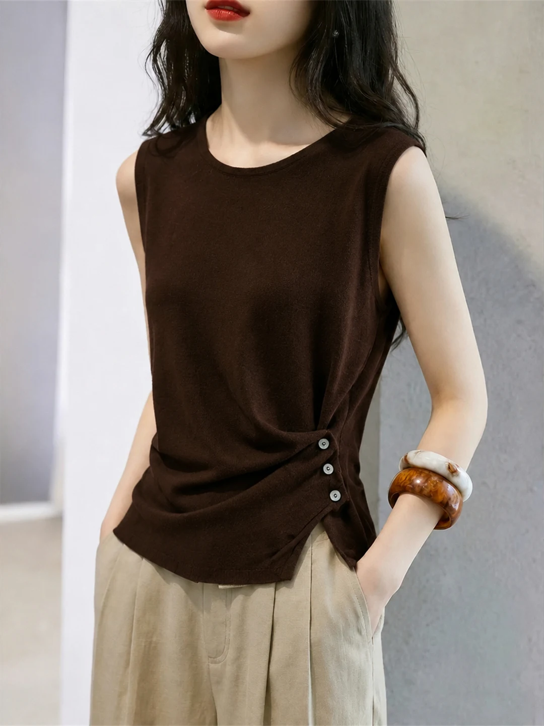 

Retro Summer Sleeveless round Neck Trendy Korean Style Slimming Top Women's Vest Fashionable Commute Style Straight Cut Basic