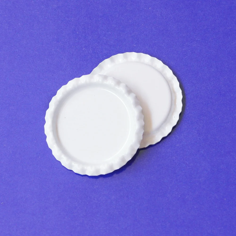 Free Shipping by DHL 2000 Pcs/Lot Both Side White Colored Flattened Bottle Caps For Crafts & Jewelry Accessories Beer Bottlecaps