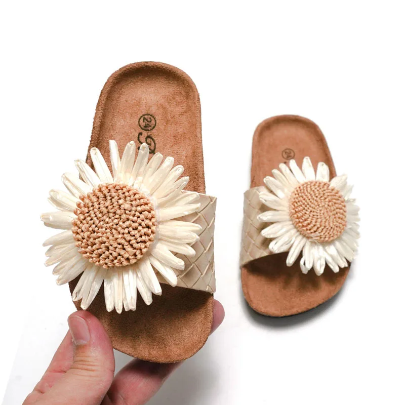 2024 New Little Flower Childrens Slippers for Girls Korean Soft Sole Baby Sandals for Casual Summer Flower Beach Shoes