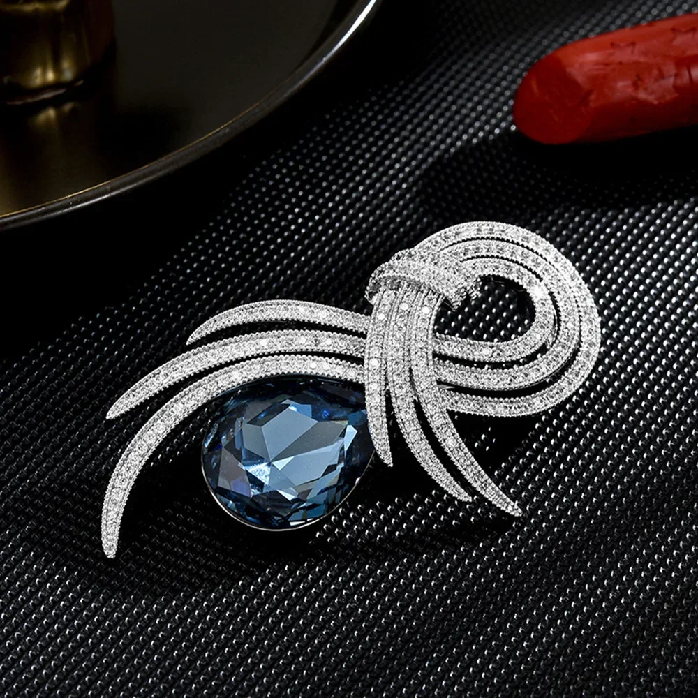 Exquisite Angel Wings Crystal Feather Brooch for Women Fashion Blue Red Zircon Metal Brooches Corsage Women's Party Accessories