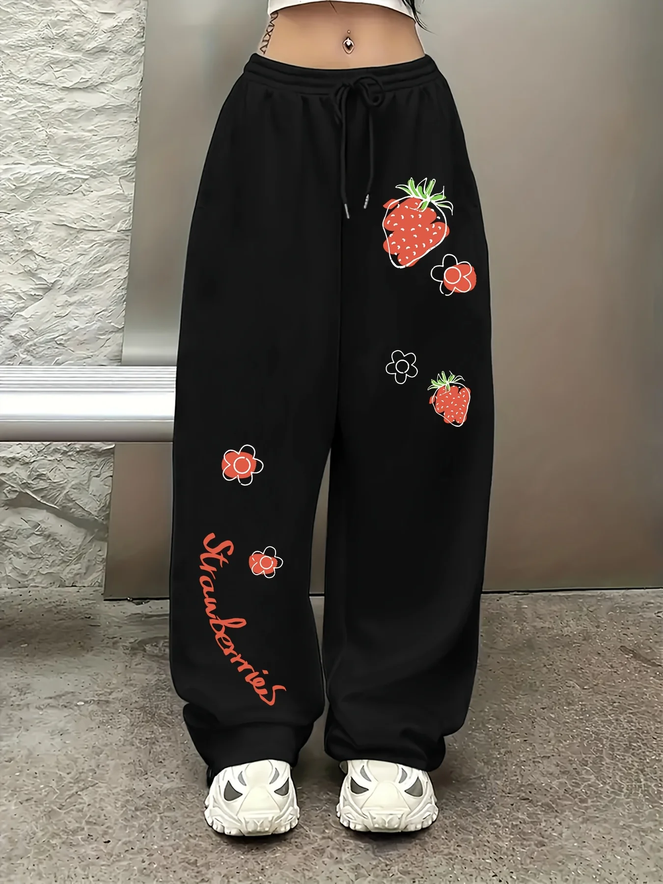 

Женские повседневные спортивные штаны больших размеров в уличном стиле с клубничным принтом, осенне-зимняя флисовая одежда свободного покроя, уличная одежда больших размеров