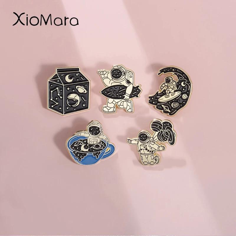 Cartoon Raum Astronaut Emaille Pin niedlichen Raumschiff Planet Wal Rakete Stern Mond Metall Abzeichen Kinder Brosche Mode Kleider tasche