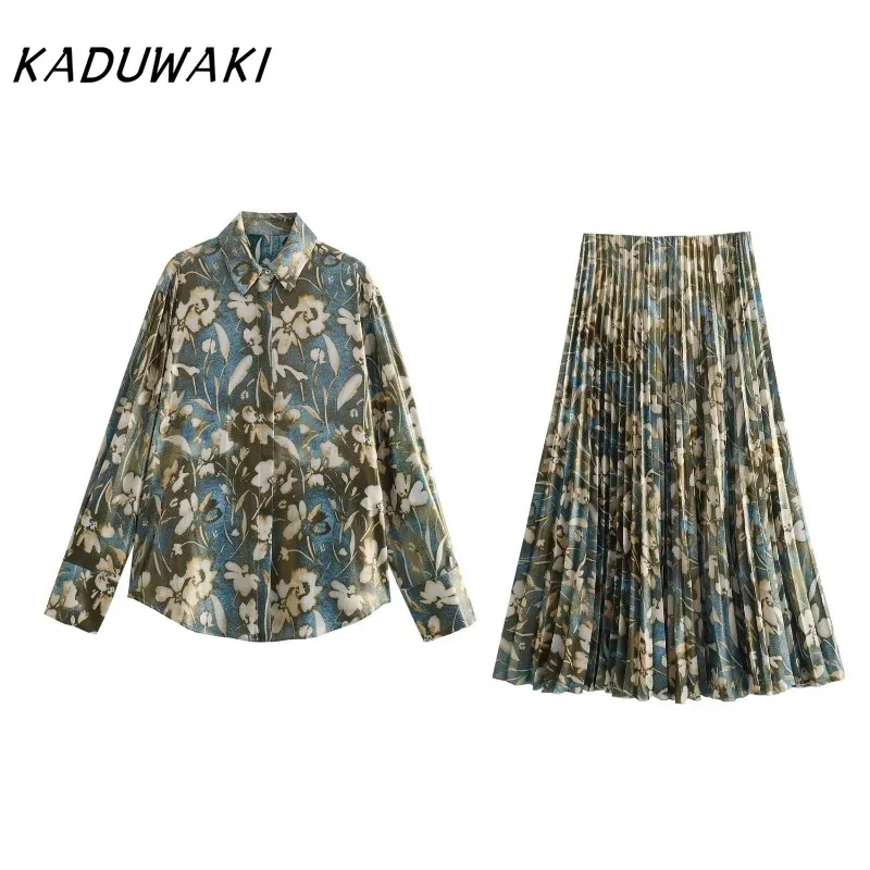 

KADUWAKI 2025 Spring Women's Ethnic Style Retro Metal Face Printed Flip Collar Shirt High Waist Loose Pleated Skirt 2-piece Sets