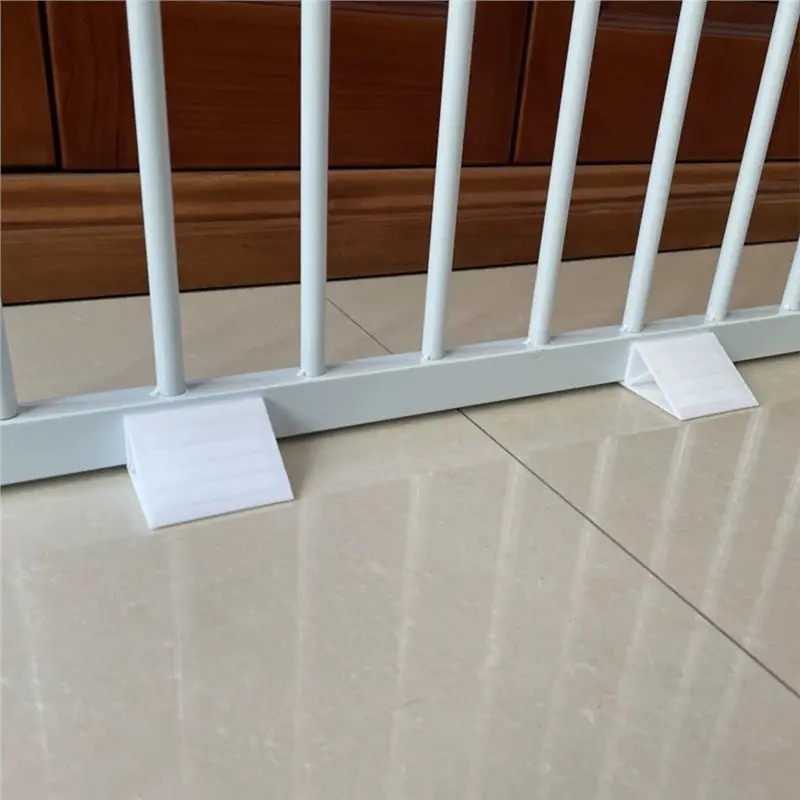 【OFF-SHELF】Plastic Triangular Reinforcement Foot Supports For Dog Gate Fence Isolation Accessory Free Standing Panel