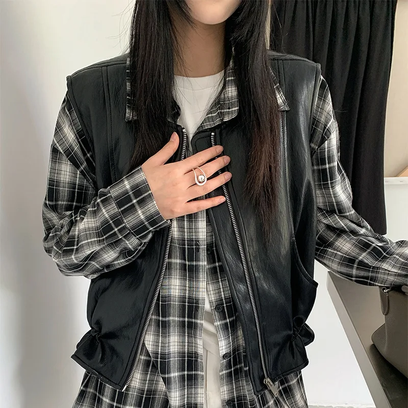 Korean version PU leather vest 2026 autumn new item versatile zipper design temperament vest jacket retro women's clothing