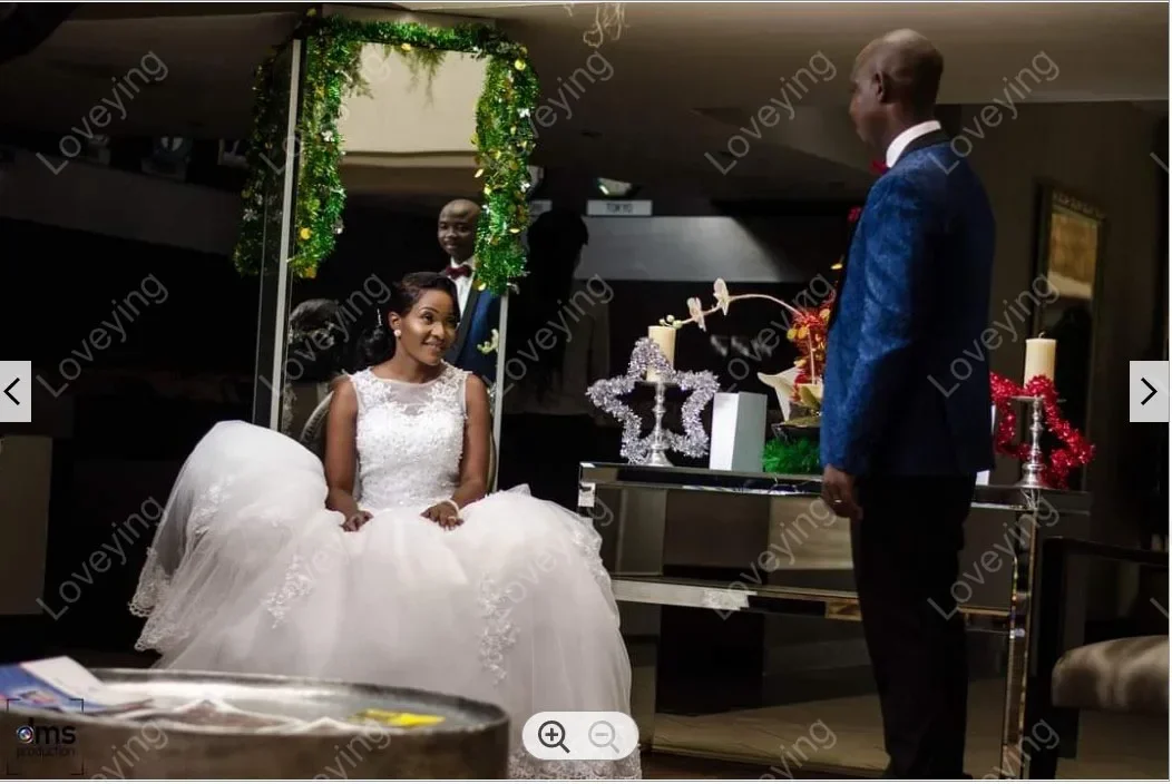 Customized Morden Sleevless Lace Appliques Ballgown Wedding Dresses Sweep Train Robe Mariage Black Woman Bridal Gowns