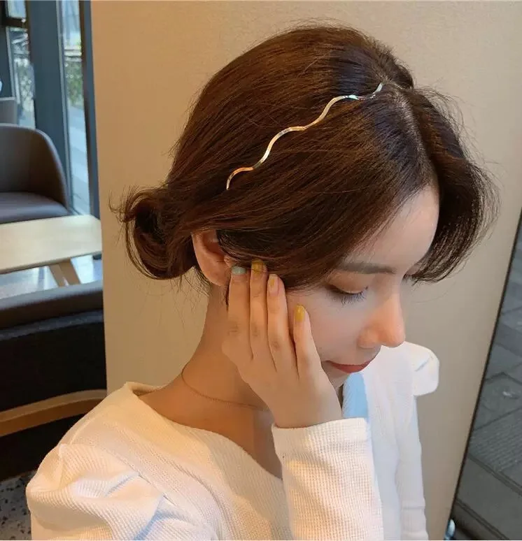 Simple Gold Metal Waved Hairbands Korean Women Bending Headband Geometric Thin Head Hoop Elegant Headwear for Girls Hair Styling