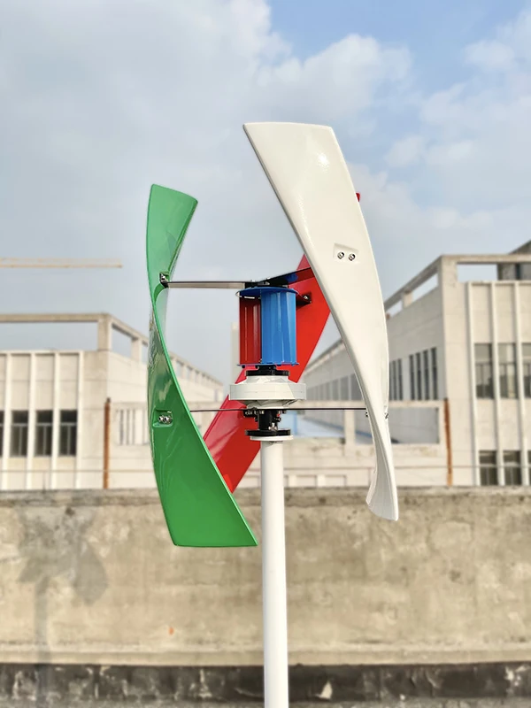 شفرات سبائك الألومنيوم عالية الكفاءة بدون ضوضاء 2 كيلو وات مولد تربيني الرياح ذات المحور الرأسي