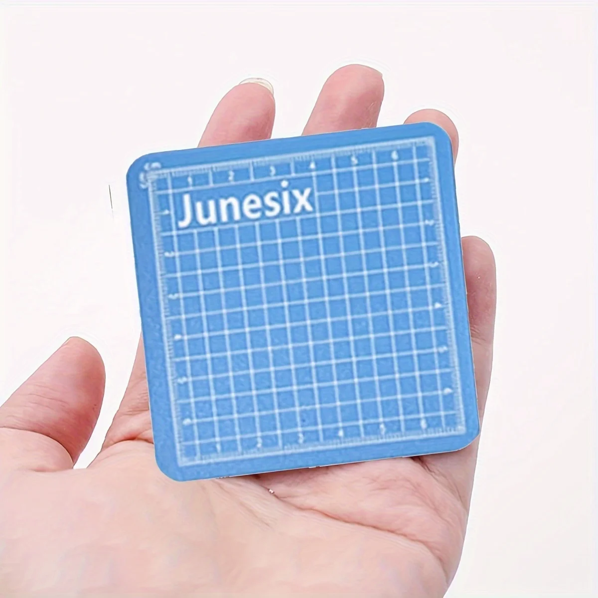 2 pieces of random mini cutting pads, self-repairing cutting pads, non-slip mini cutting boards, scrapbook patchwork accessories