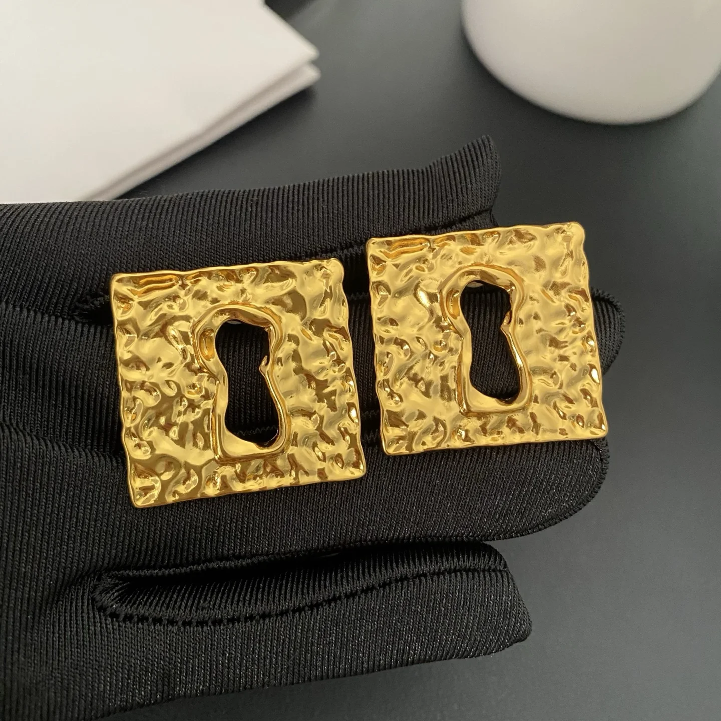 

Модные дизайнерские серьги-гвоздики из латуни с золотым покрытием, квадратные, женские, роскошные, трендовые украшения