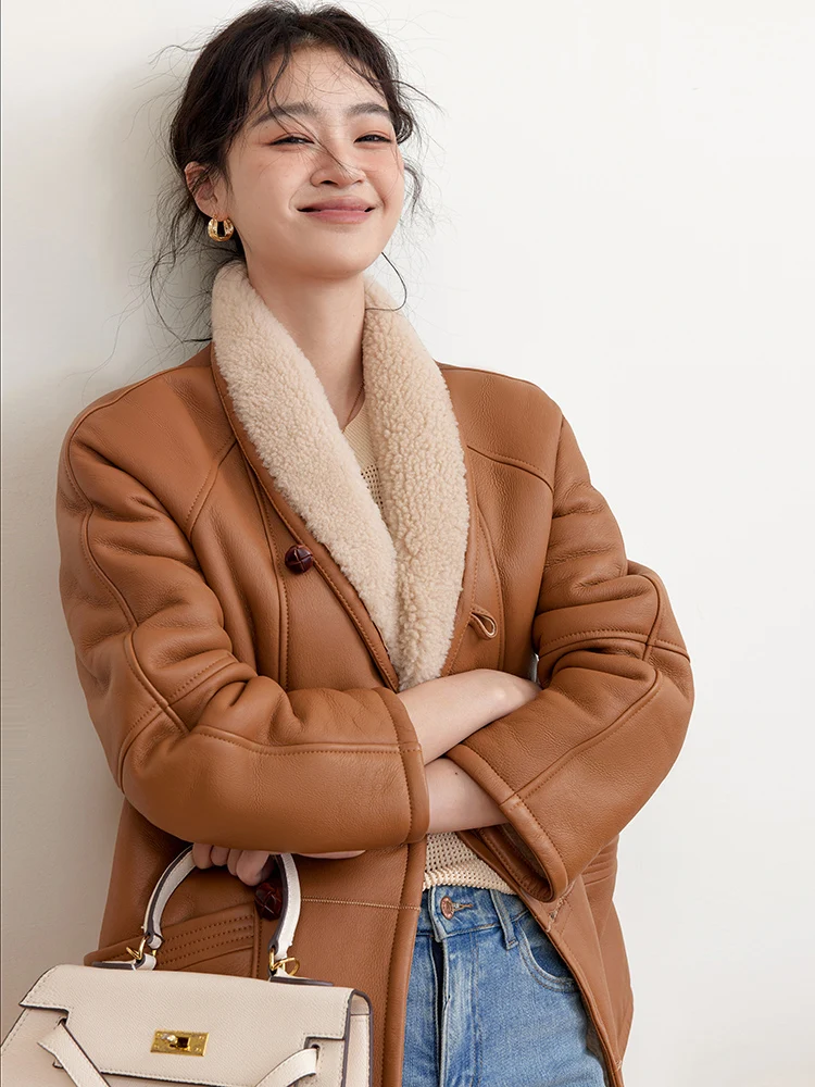 Chaquetas de invierno de piel de oveja merina de lujo de alta gama para mujer, abrigo de piel auténtica de cordero auténtica con una hilera de botones, novedad de 2025