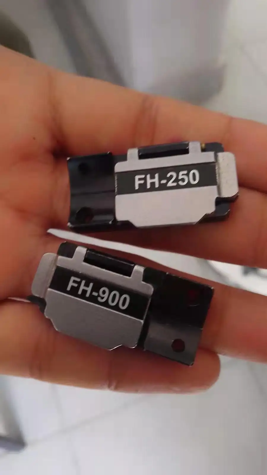 1pair  FH-250 And FH-900 Fiber Holder For 910FS Fiber Fusion Splicer Fiber Clamp