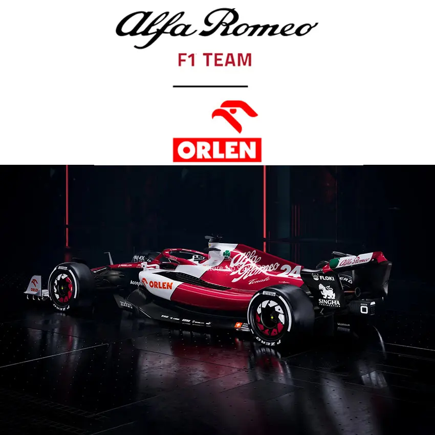 Bburago 1:43 2022 Alfa Romeo F1 Racing Team C42 #24 Guanyu Zhou #77 Valtteri Bottas Alloy Car Diecast Car Model Toy Collection