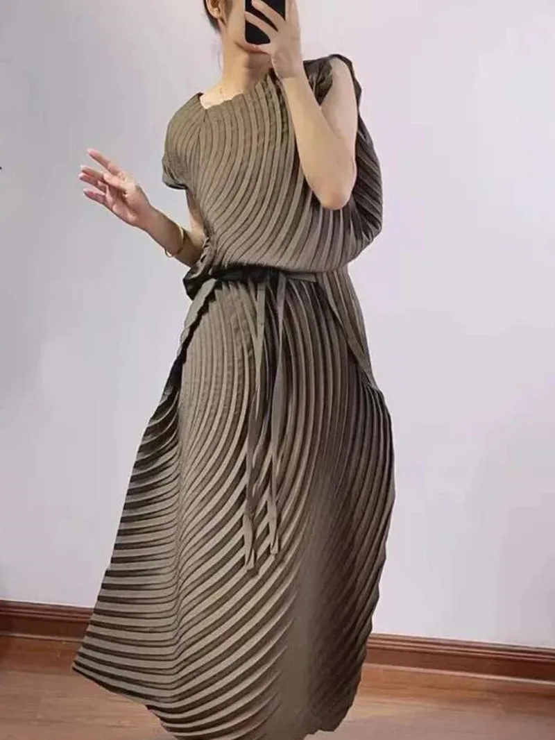 

Women's Irregular Fashion Pleated Sets O-Neck Sleeveless Fold Top Lace-up Design Skirt Two-piece Set 2025 Summer 9I2V