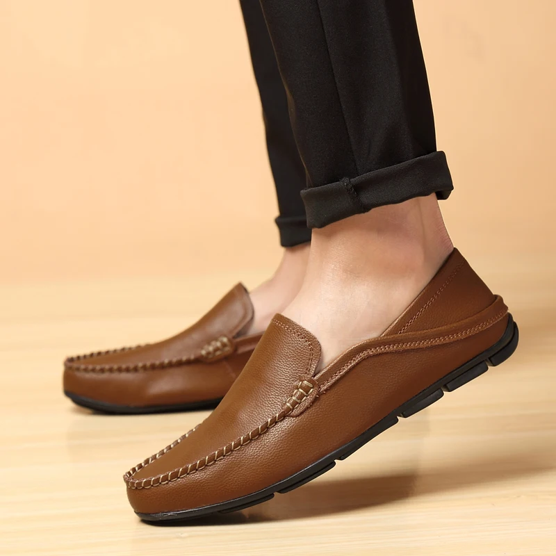 

Spring and Summer New Men's Two-layer Leather Fashionable and Comfortable Lazy Driving Shoes Brand Round Toe Non Slip Bean Shoes