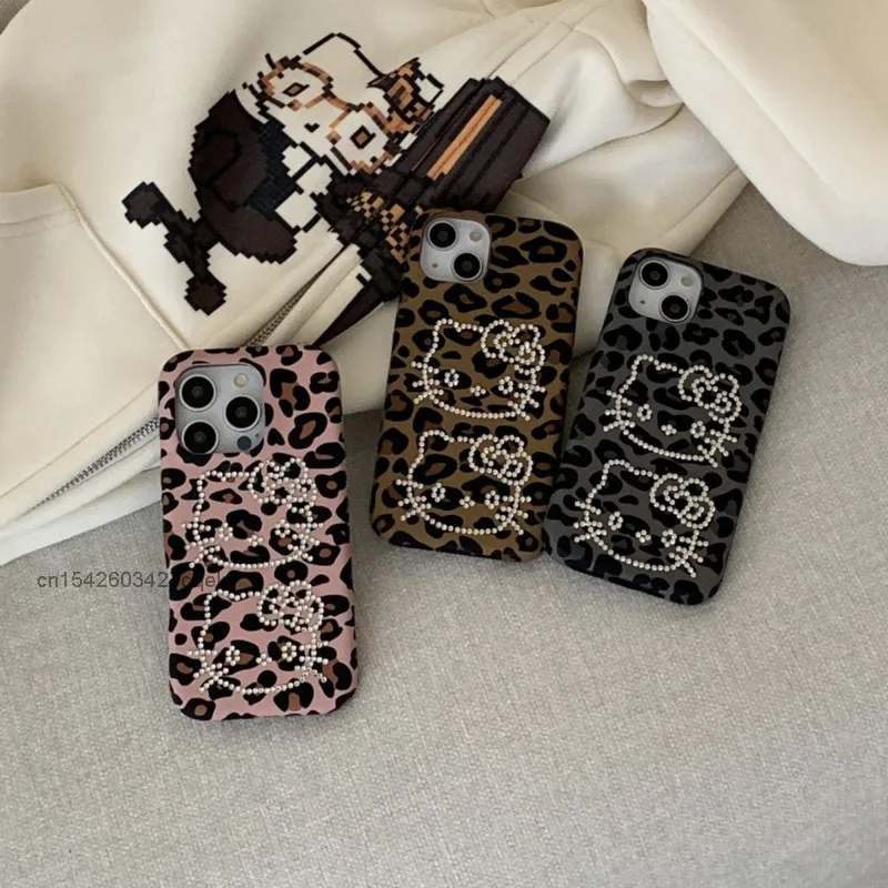 Sanrio Hello Kitty Handyhülle mit Leopardenmuster und Strass-Design, geeignet für iPhone 16 15 14 Pro Max 13, Nischen-Handyhülle für Damen