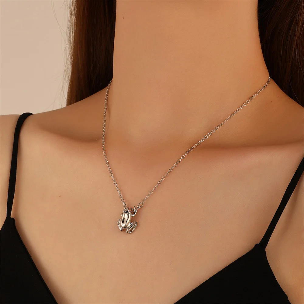 Adjustable Frog Pendant Necklace for Women Bling Metal Geometric Vintage Choker Cute Animals New Design Jewelry Accessories