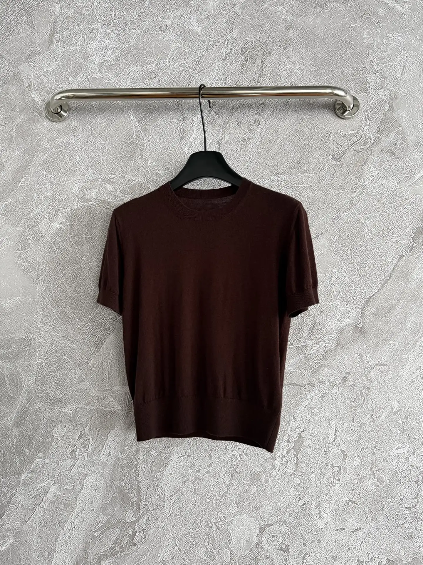 100% الصوف المرأة بلوفر مغزول جولة الرقبة قصيرة الأكمام بلون سترة الإناث عارضة