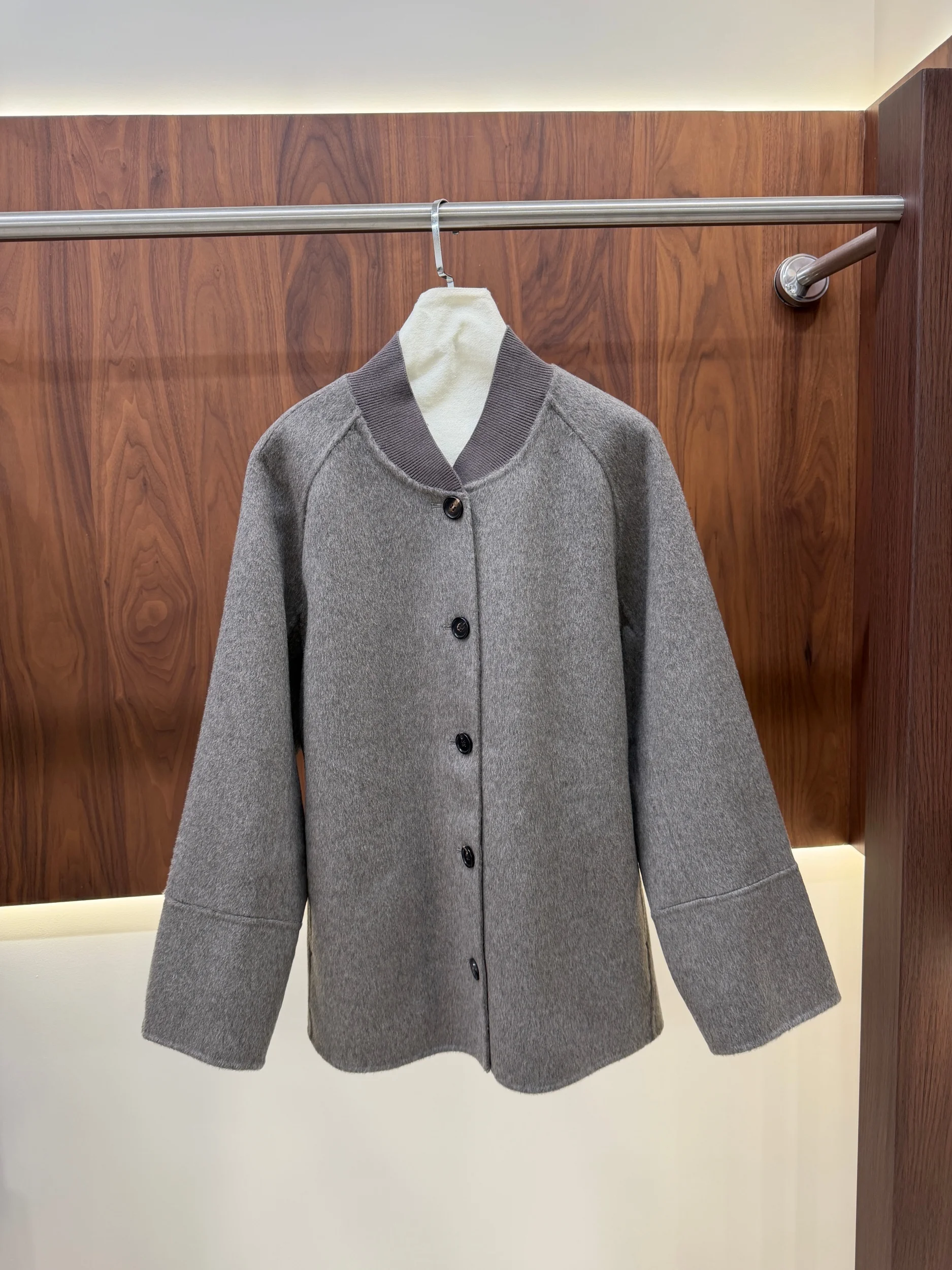 Women's Autumn Short Wool Jacket with Raglan Sleeves and Single-Breasted Closure
