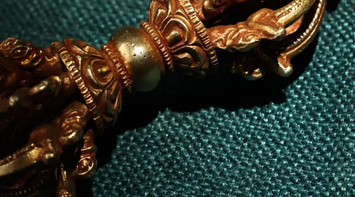 

5"Old Xizang Folk Collection Old Bronze Gilded Nine Shares Animal Texture Dorje Vajra Phurpa Amulet Dharma Town House Exorcism