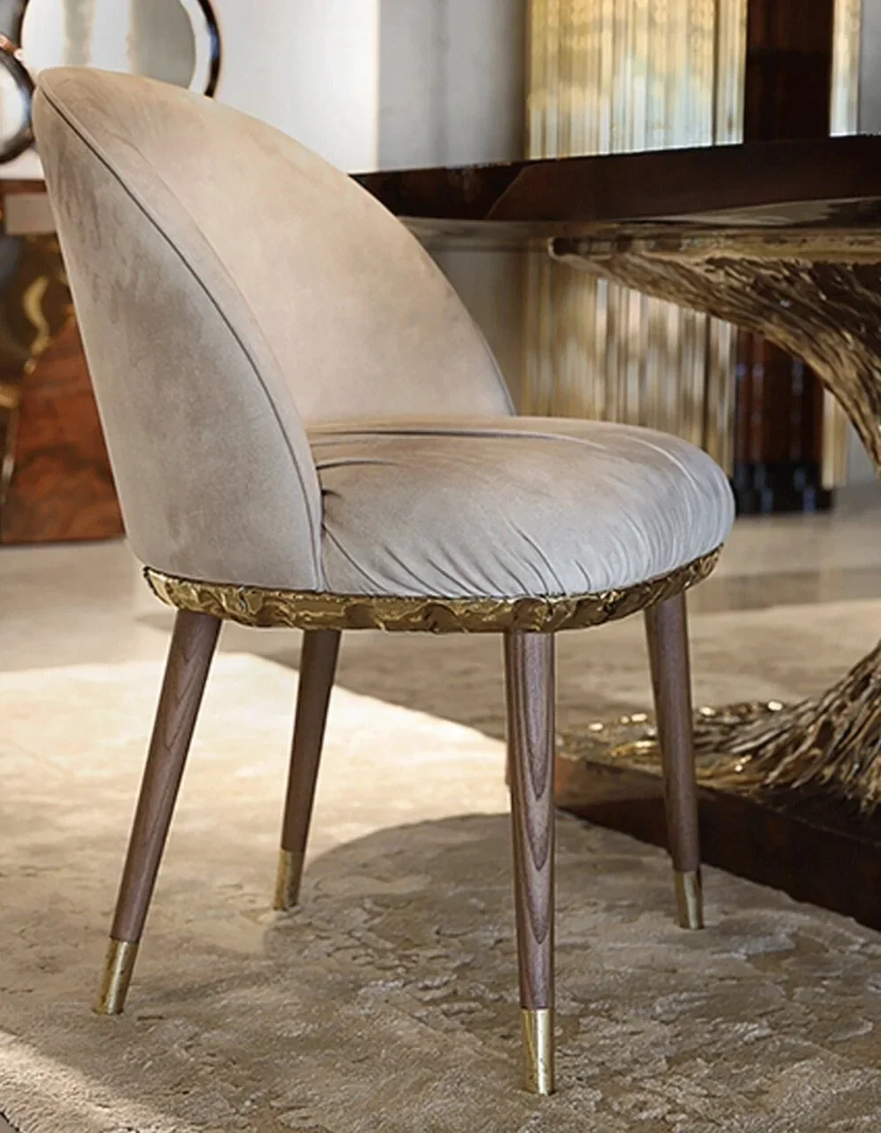 

-Artistic Design Dining Chair Polished Brass Oak Solid Wood Leg Luxury Makeup Chair Dining Room Set