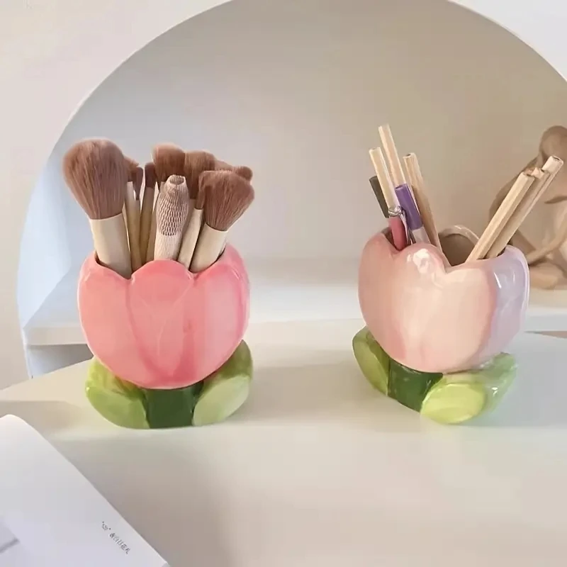 Miniso Fashion Creative Tulip Series فرشاة للمكياج تخزين دلو حلو أزهار لطيفة حامل قلم مكتب سطح المكتب تخزين الملحقات