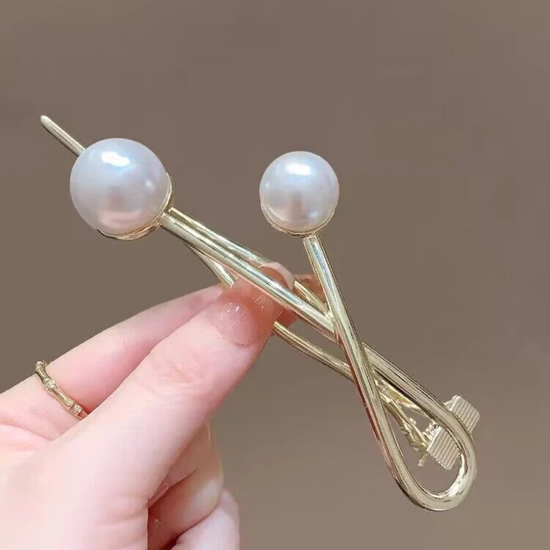 Elegant Pearl Hair Claw Clips Girls Fashion Ponytail Clips Hairpins Geometric Barrettes Hairgrip Headwear Women Hair Accessories