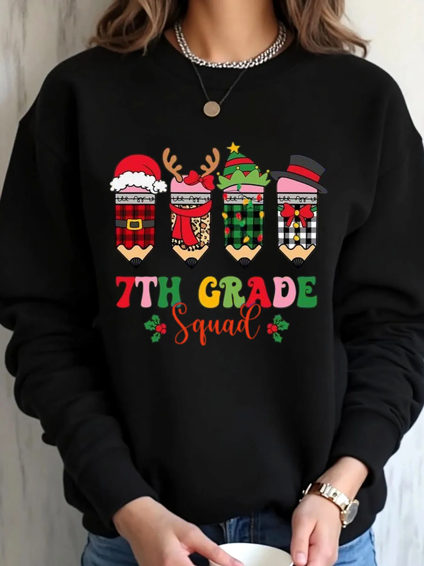 

Женская толстовка большого размера с рождественскими карандашами и персонажами 7-го класса с принтом, верхняя одежда