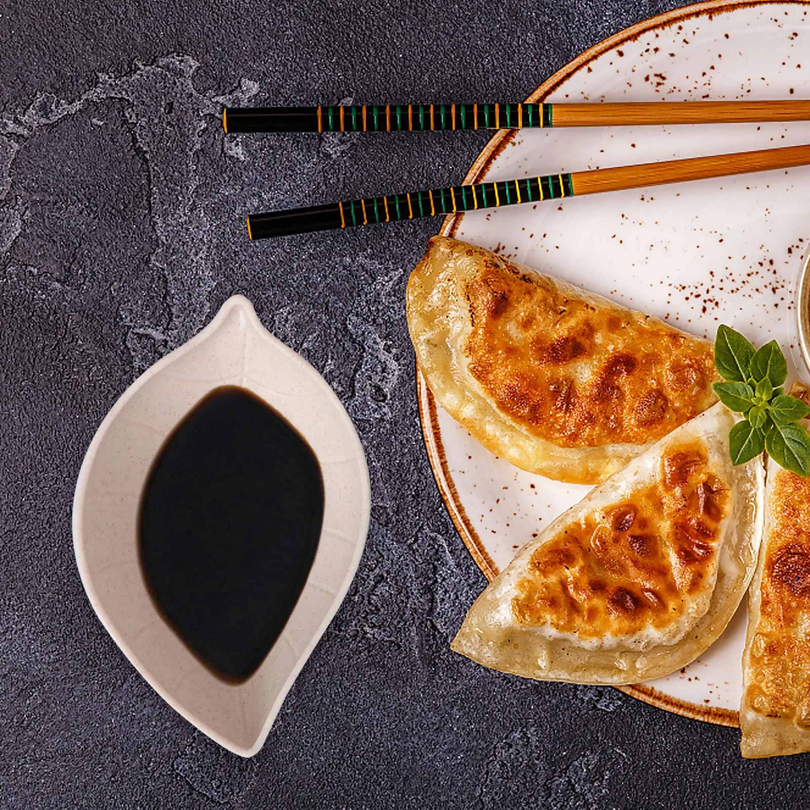 

16pcs Leaves Shaped Seasoning Dish Multi-Purpose Condiment Bowl Set For Oil Vinegar Pickles Snacks Portable Kitchen Serving