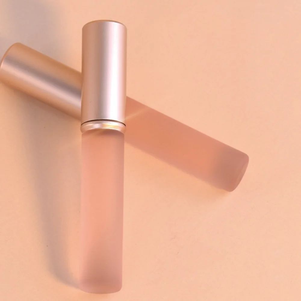 Soft Round Head Lip Brush with Protect Cap Silicone Lipstick Smudge Brush No Lip Lines Lipstick Applicator Fingertips Brush