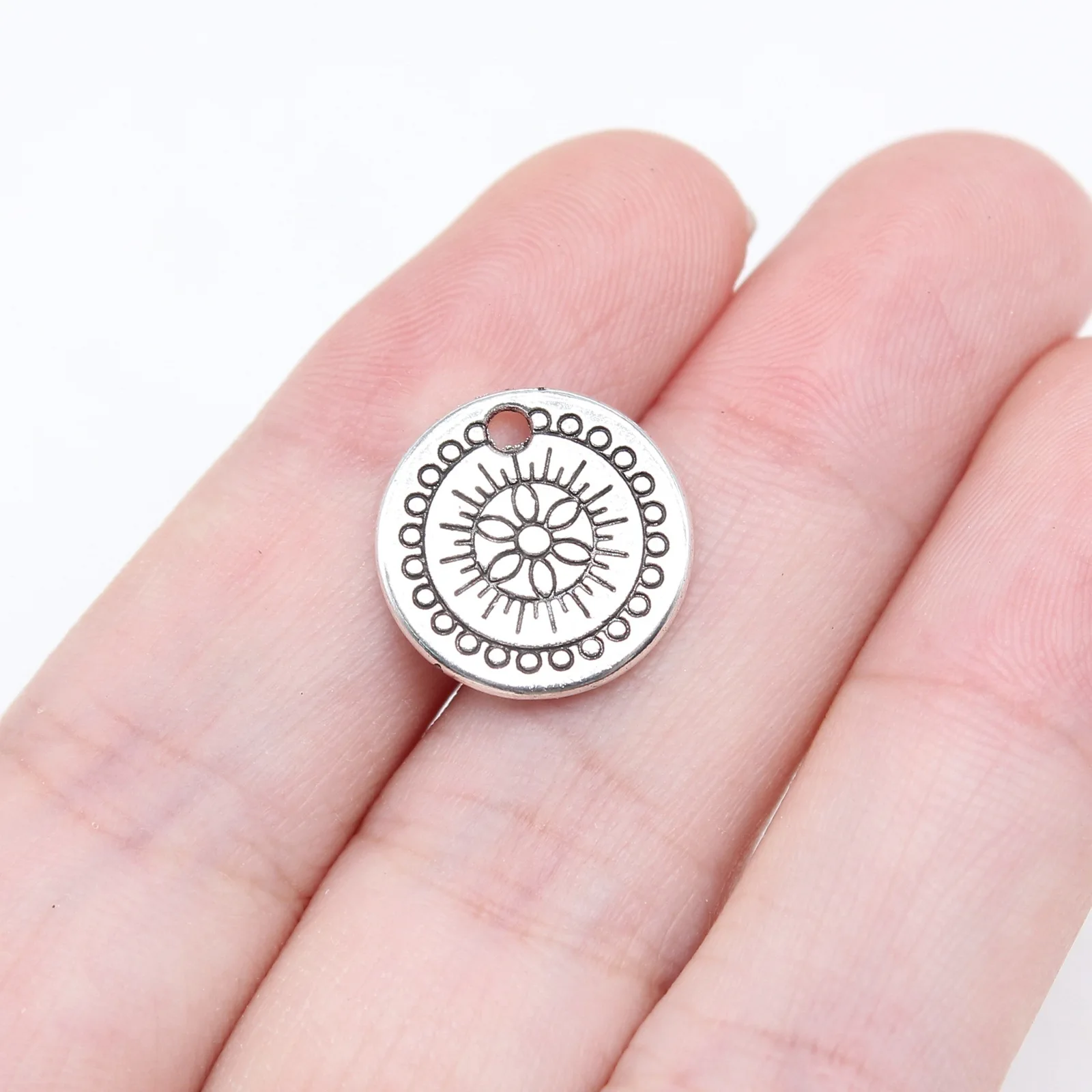 WYSIWYG 20pcs 14x14mm Antique Silver Color Pattern Small Round Card Charms Pendant For DIY Jewelry Making Jewelry Findings