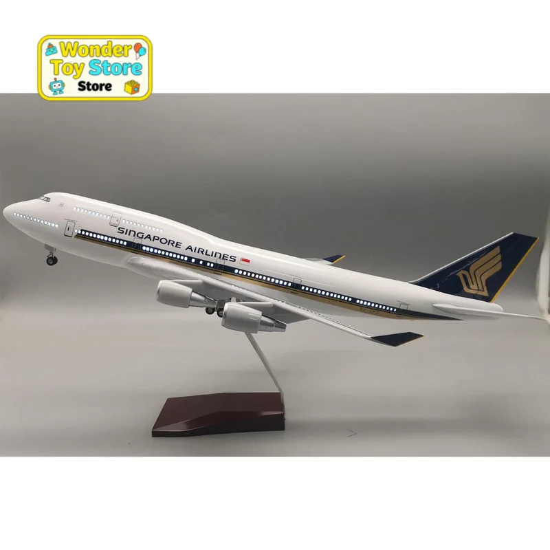 

Модель самолета B747 Singapore Airlines со световыми эффектами и имитацией колес, статическая модель-украшение.