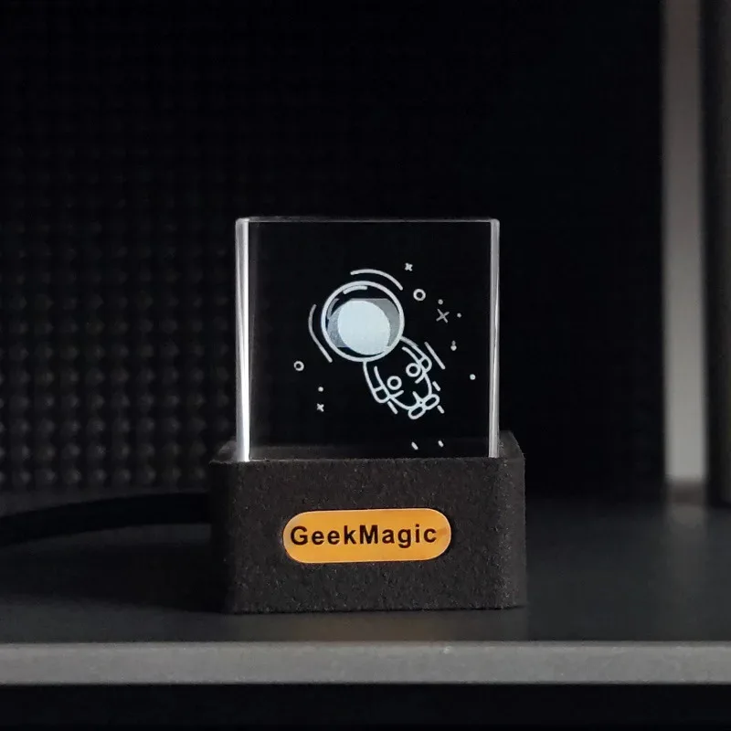 GeekMagic GIFTV Crystal Holographic Desktop Decoration: Smart Weather Station with GIF Animation & Photo Albums