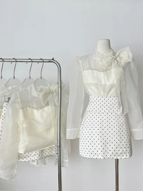 

Miu Series Holiday White Tea Sweet Knot Waist Design Slim Fit Юбка с запахом в горошек Комплект из двух предметов для молодых женщин