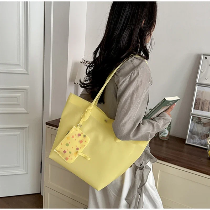 Transparente PVC-Tragetasche in Jelly-Farbe, Damen-Umhängetasche für den Arbeitsweg, wasserdichte Einkaufstasche mit großem Fassungsvermögen, transparente Handtasche mit Tragegriff oben – Detail 16