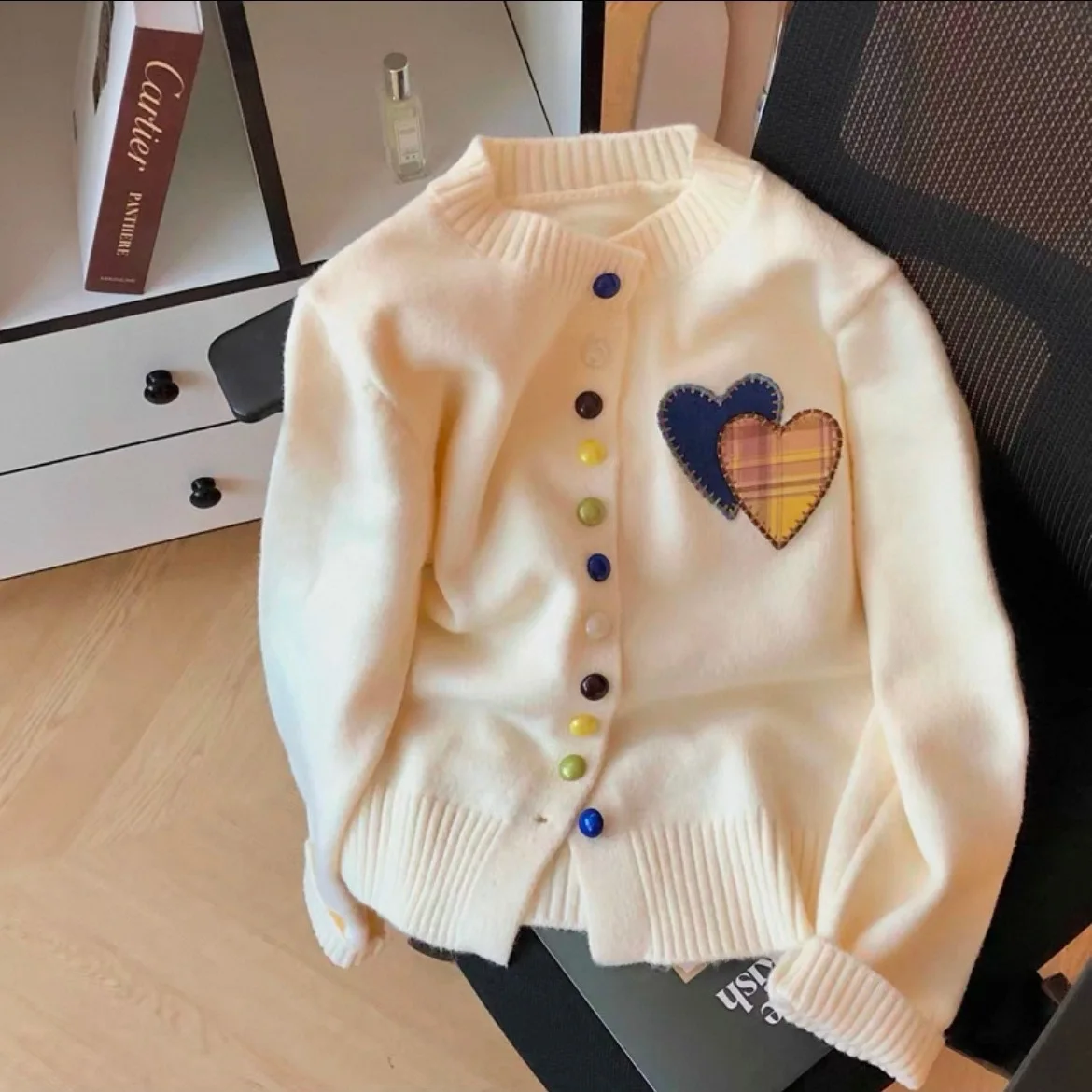 Color Blocked Heart-shaped Sweater Elegant Colorful Buckle Loose Jacket Women's Long Sleeved Round Neck Knitted Cardigan Top