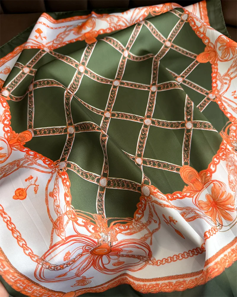 Blauer Klassischer Seidenschal mit Kettenmuster für Damen, Elegantes Dünnes Halstuch 70cm, Winddichter Kopfwickel, Haarschal – Detail 3