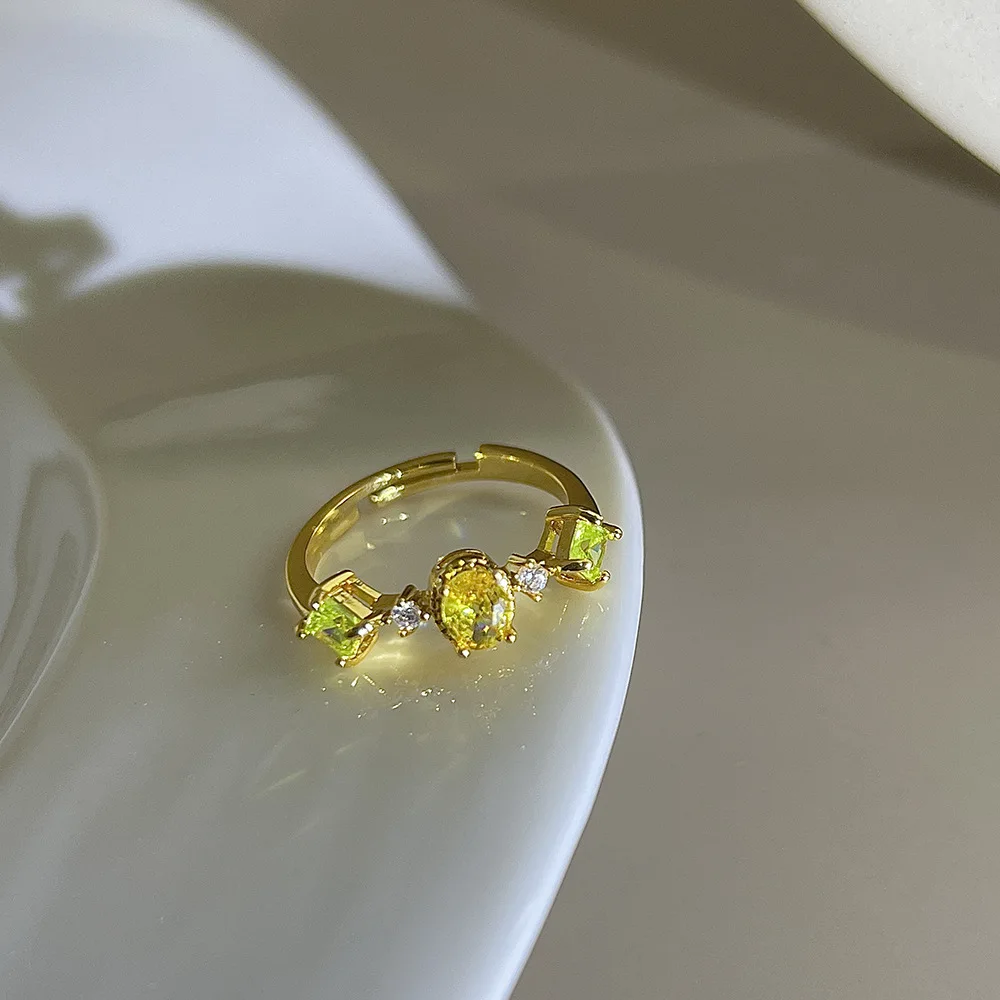 Vintage Yellow Crystal Ring, Simple and Elegant, Retro Court Style, Olive Green Middle Finger Ring, Romantic Adjustable Ring