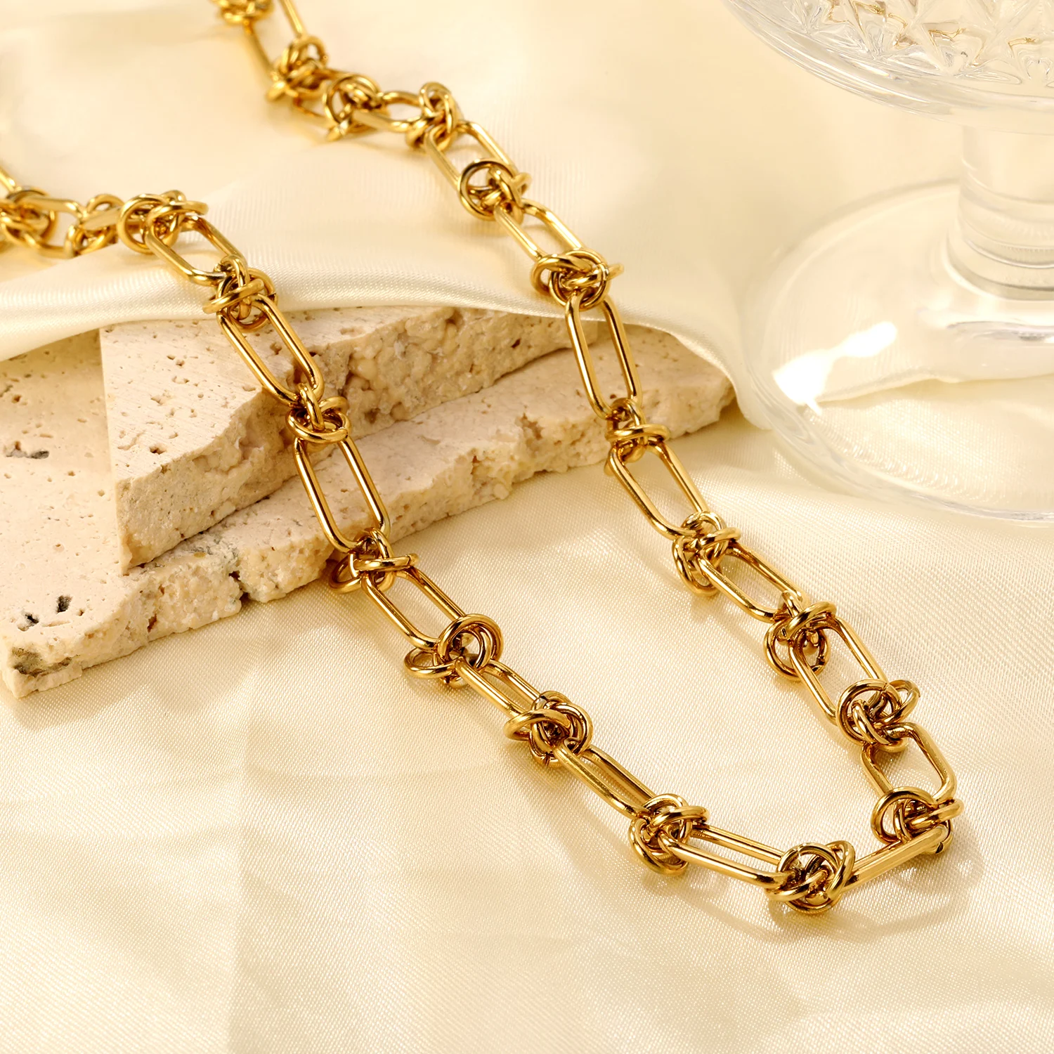 

LUXUKISSKIDS Hiphop/Rock Solid Twist Link Chain Necklace Golden Chunky Stainless Steel Minimalist Men/Woman Chain Choker Jewelry