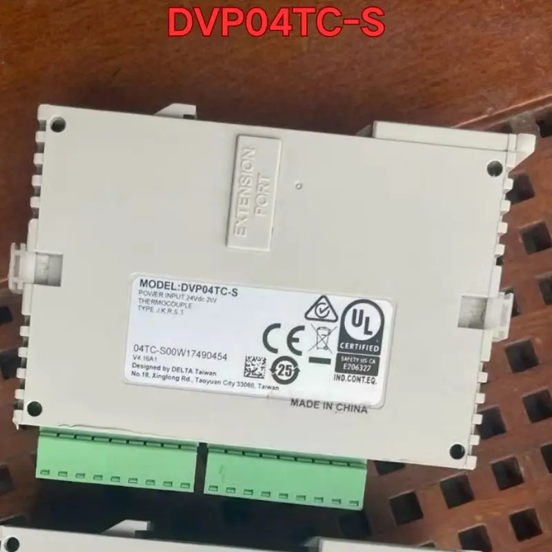 

Б/у модуль ПЛК DVP04TC-S, проверка функционала нормальная. Оригинальный, подлинный. Последняя цена на 2026 год.
