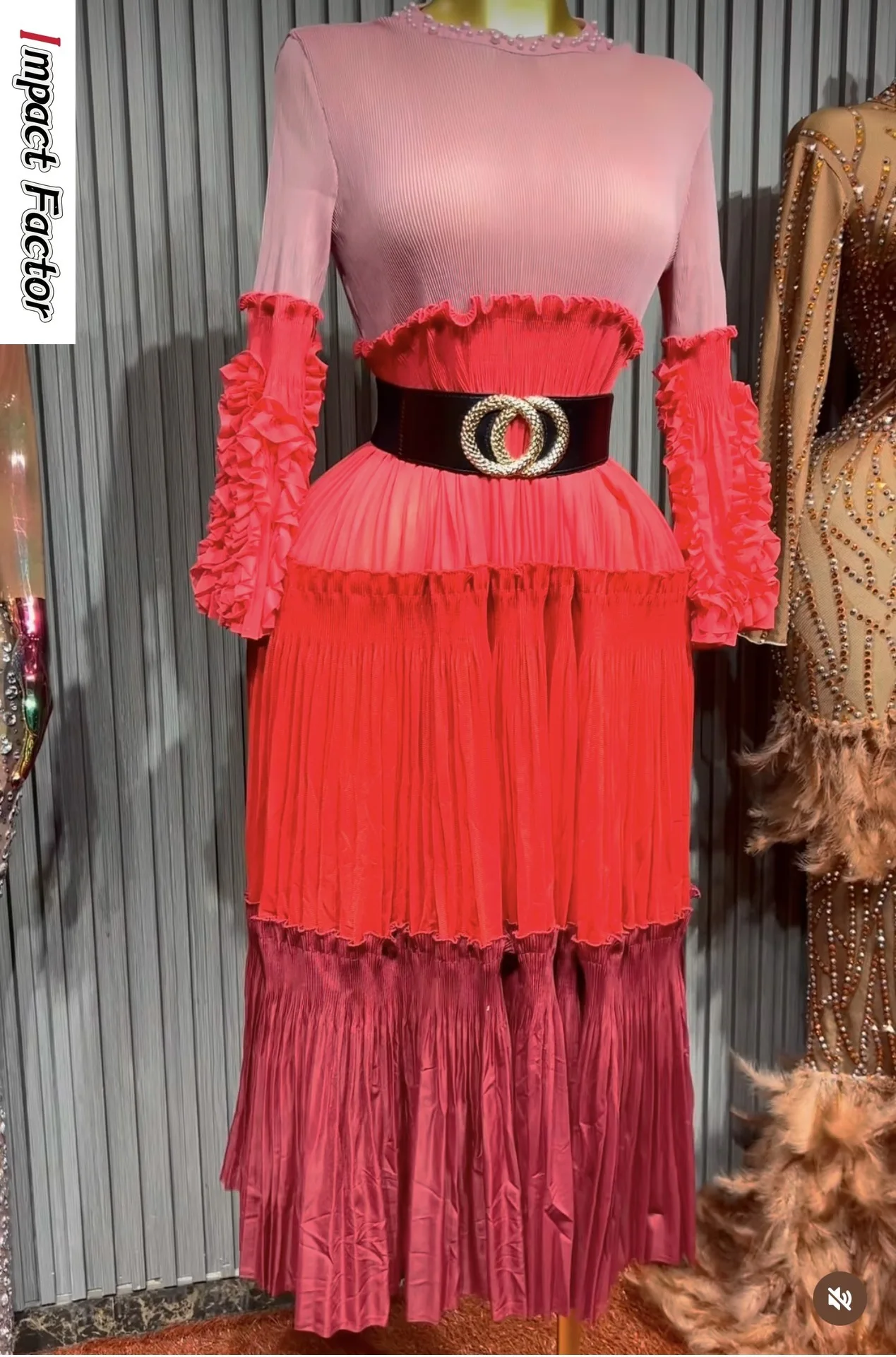 

2025 Spring and Summer Women's Dress Miyake Pleated Temperament Elegant Feather Hem Splicing Sequin Dresses New