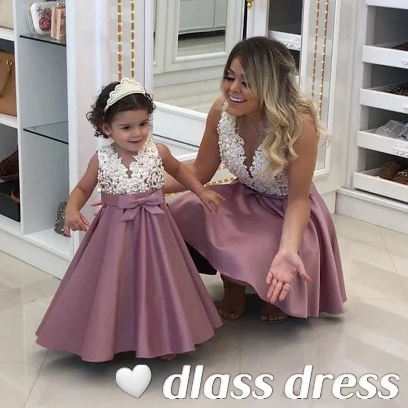 2022 Pearls Lace Applique Flower Girl Dresses Fashion A-Line Satin Mother and Daughter Mini Baby Gowns V-Neck Sleeveless First