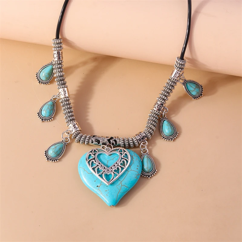 Bohemian Love Heart Necklace for Women Girls Turquoise Heart Pendant Necklace Girls Party Holiday Jewelry Accessories