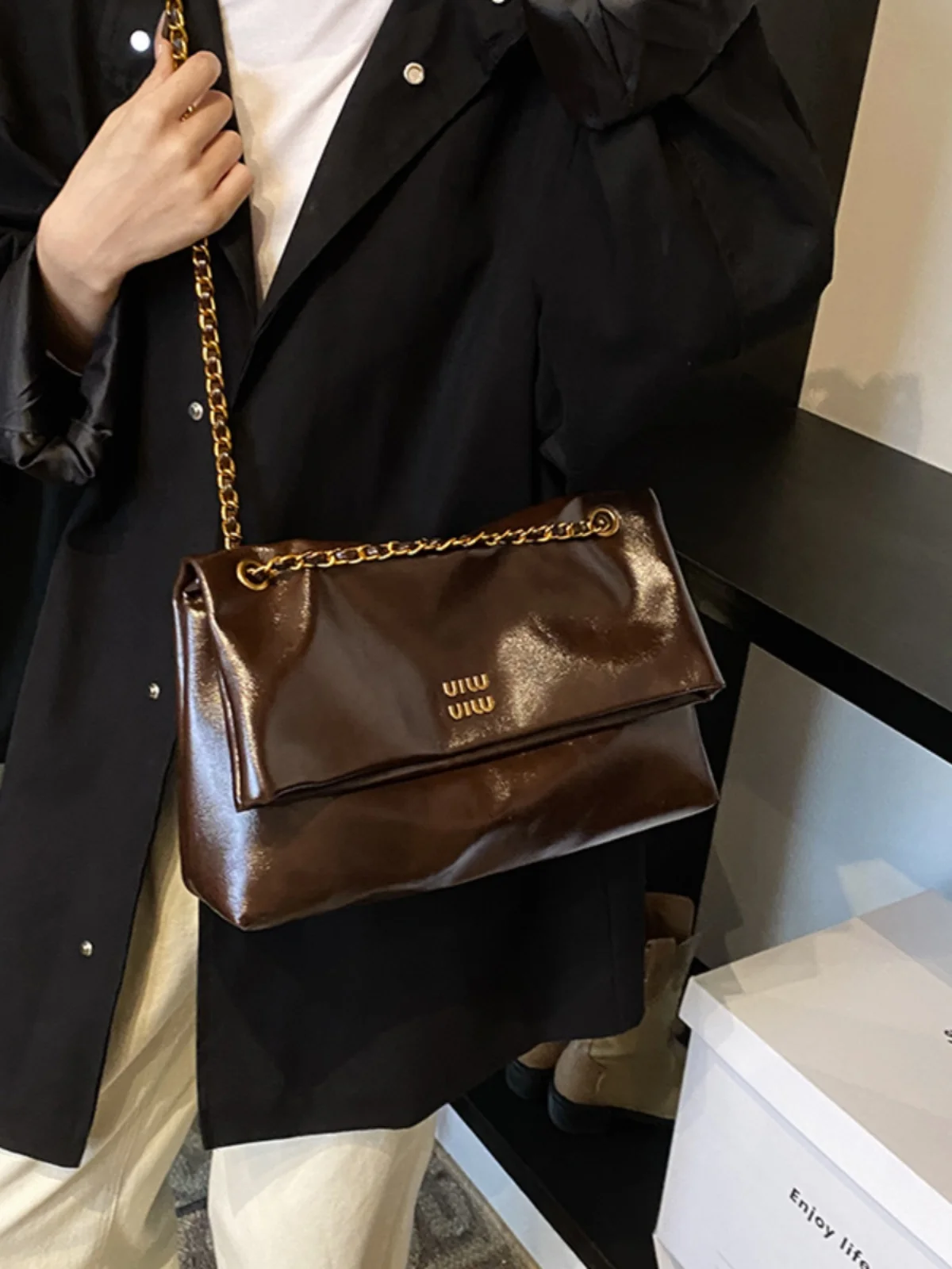 

Роскошная дизайнерская высококачественная женская сумка большой вместимости 2025 года, новая популярная универсальная сумка-мессенджер с цепочкой, пригородная сумка через плечо