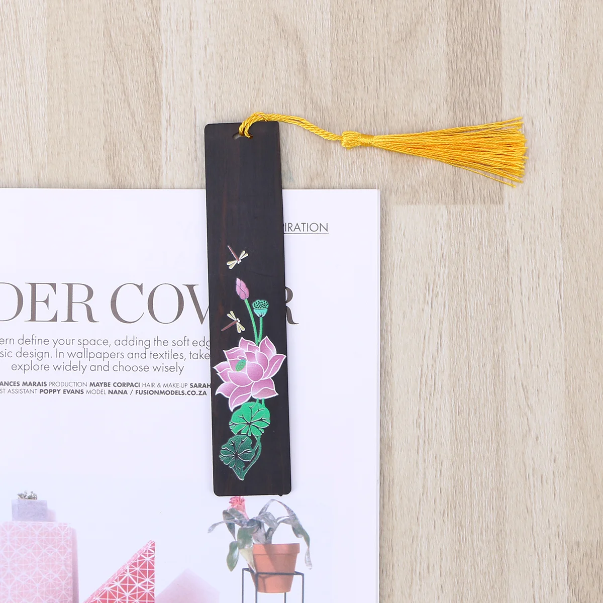 Деревянная закладка ручной работы в китайском стиле с изображением лотоса и стрекозы, украшение для чтения с кисточкой, деревянная закладка из черного дерева