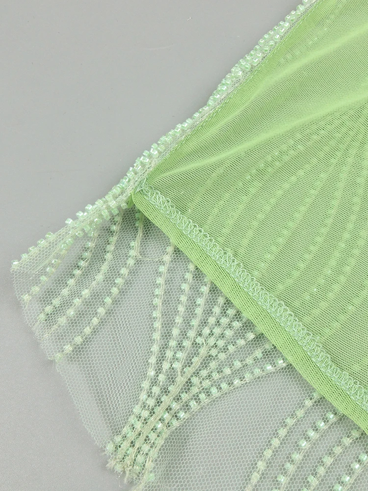 VC グラマラス スパゲッティ ストラップ フェザー グリーン ガウン ドレス タッセルとハイスリット付き ファッション ソワレ用