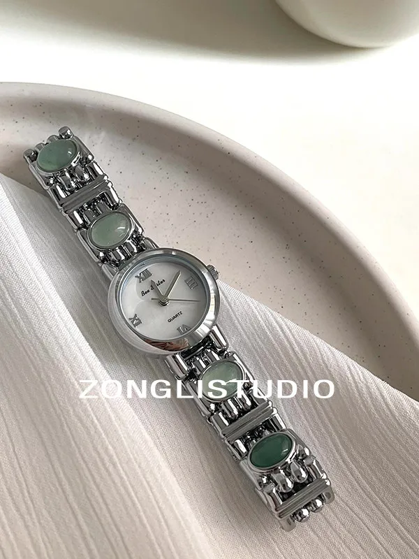 Elegant Bracelet-Style Vintage Watch For Women, A High-End Quartz Watch.  A Suitable Item For Women. Watches And Accessories.